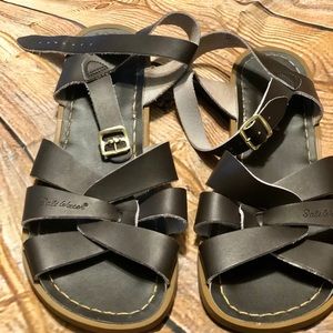 Women’s dark brown salt water sandals 🌊⚓️⚓️
